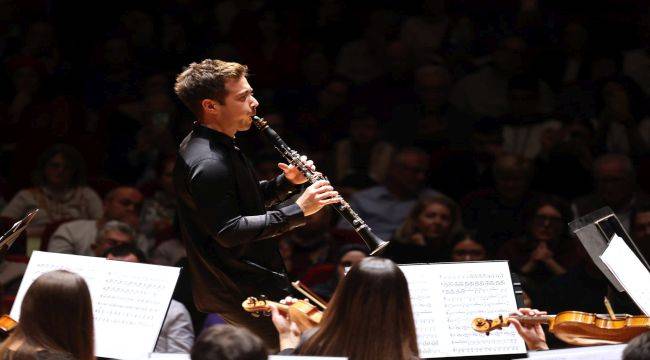 İzmir Oda Orkestrası dünyaca ünlü klarnetçi Barragán ile sahne aldı