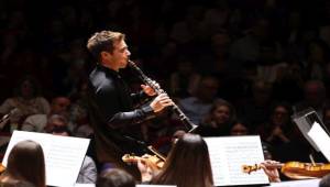 İzmir Oda Orkestrası dünyaca ünlü klarnetçi Barragán ile sahne aldı