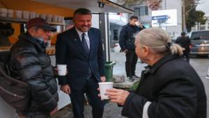 Buca Belediyesi’nden sıcak çorba ikramı