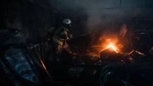 Buca’da depo yangını kısa sürede söndürüldü