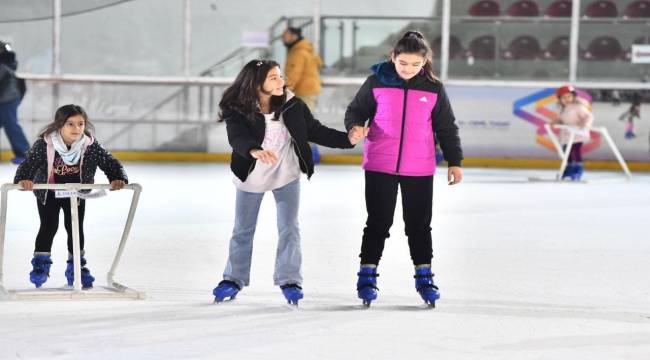 Büyükşehir’den öğrencilere yarıyıl tatili için buz pisti müjdesi