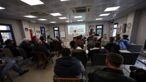 Efes Selçuk’ta zeytin budama eğitimi düzenlendi