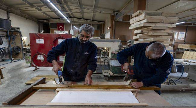 İzmir’in sihirli elleri kent için üretiyor