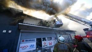 Buca’daki işyeri yangını kontrol altına alındı