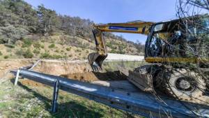 Çöken yolda çalışmalar başladı