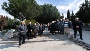 İzmirli usta gazeteci mezarı başında anıldı