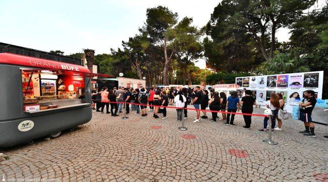 Gençliğe üç bilet jesti