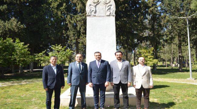 İzmir’de “Türk Dünyasında Ortak Türk Medyası: Sorunlar ve Çözüm Önerileri” Paneli Gerçekleştirildi