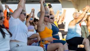 Körfez’in mavisinde 400 kişilik yoga buluşması