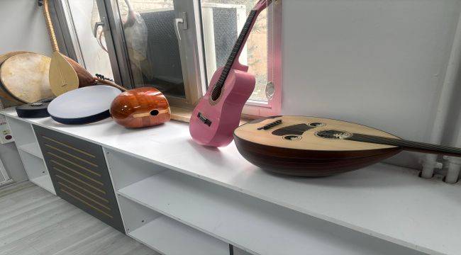 Karabağlar'da çocuklara Cumhuriyet Bayramı hediyesi: Müzik!
